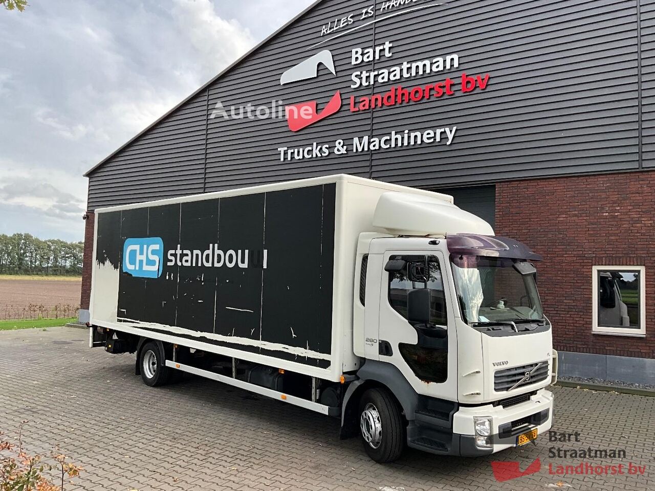 شاحنة مقفلة Volvo FL L 4X2R bladgeveerde bakwagen met laadklep. Handgeschakeld - Autoline