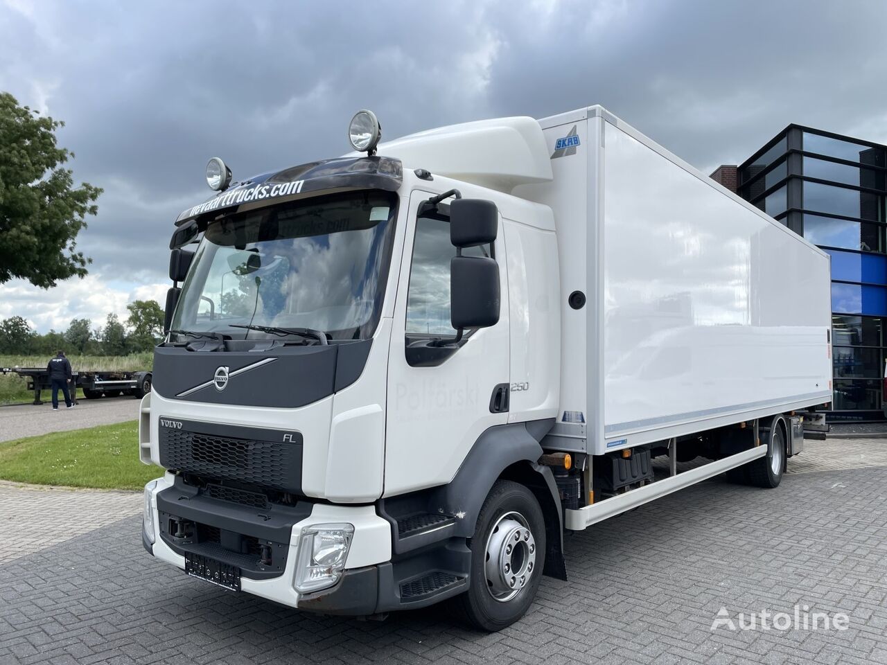 Volvo FL250 camión furgón