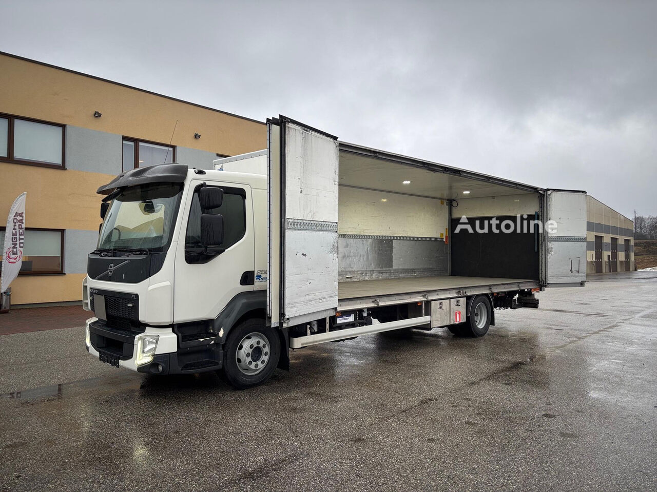 camion fourgon Volvo FL250 EURO6 + SIDE OPENING