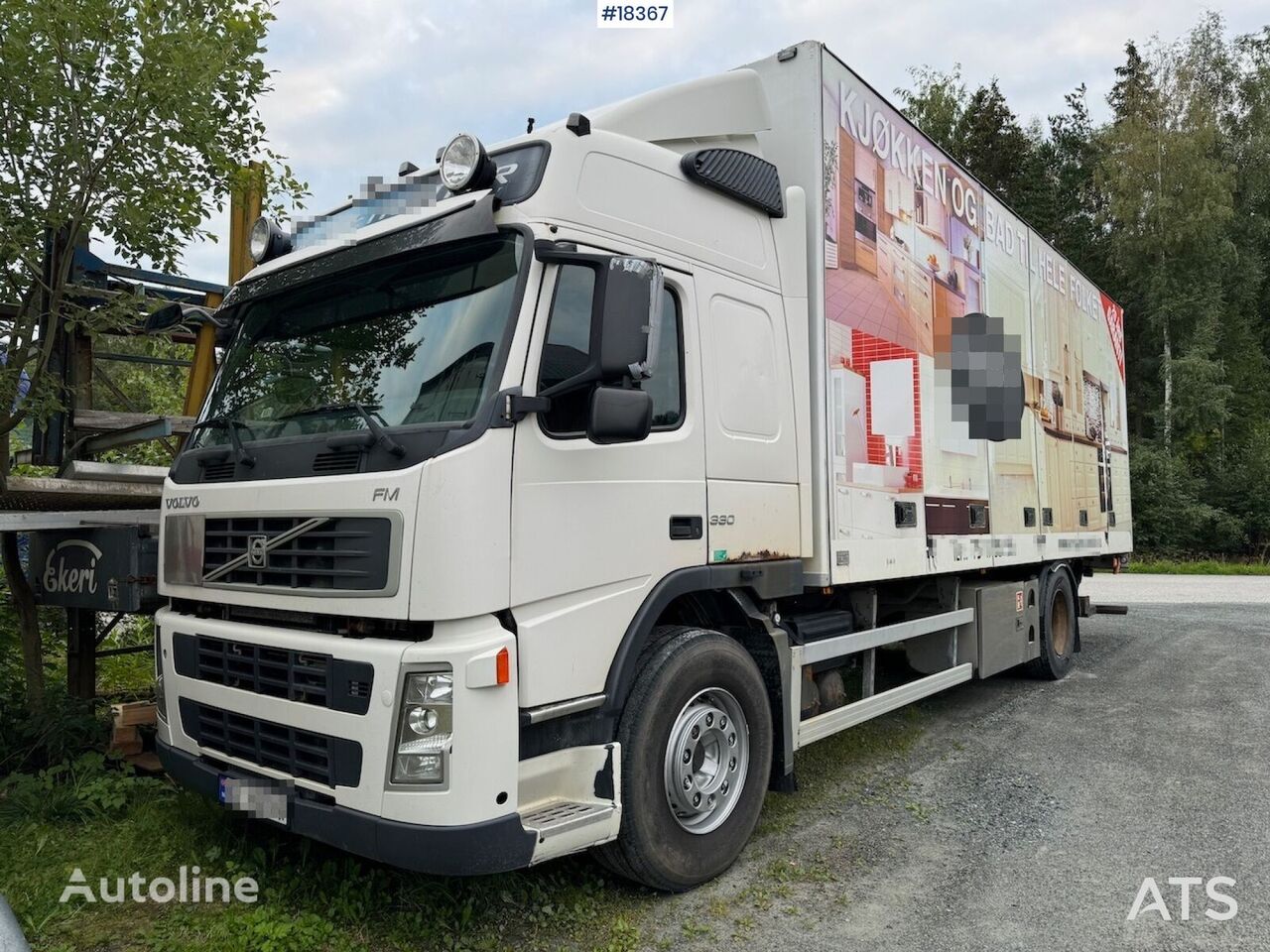 Volvo FM330 box truck