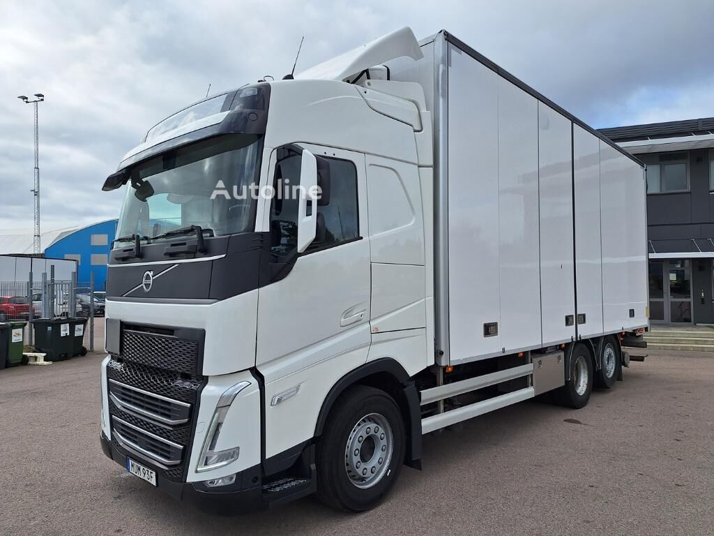 Камион фургон Volvo Vehicle Rigid 6x2-2 box full side opening - Autoline