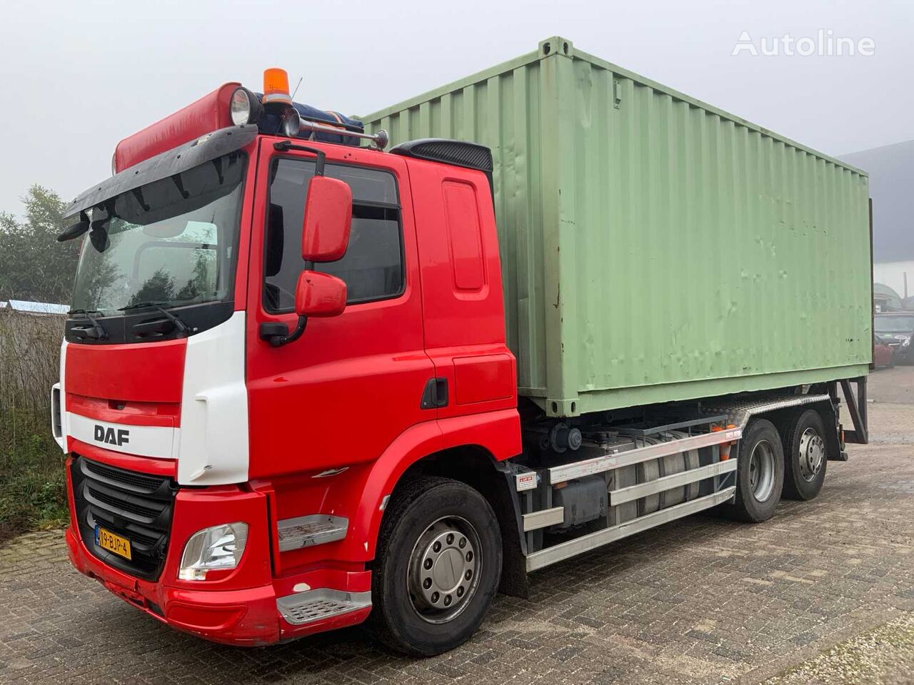 تریلی دارای بالابر کابلی DAF CF 400 FAR