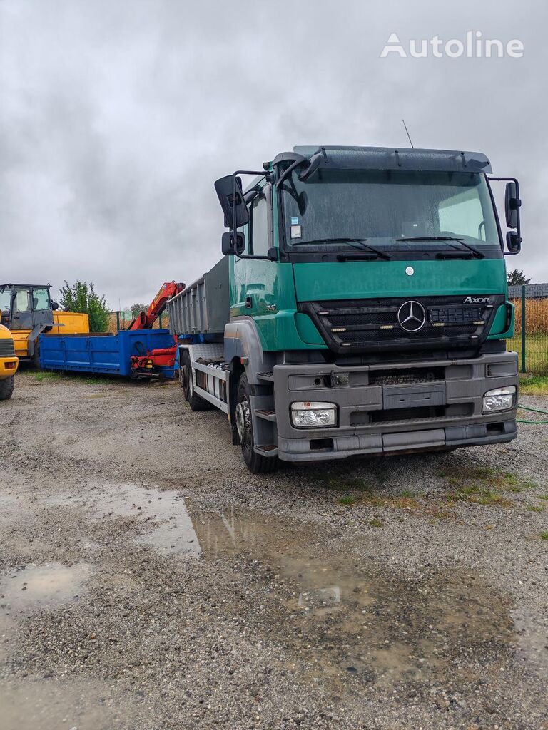 Mercedes-Benz AXOR 2540 kamion sa kukom za podizanje tereta