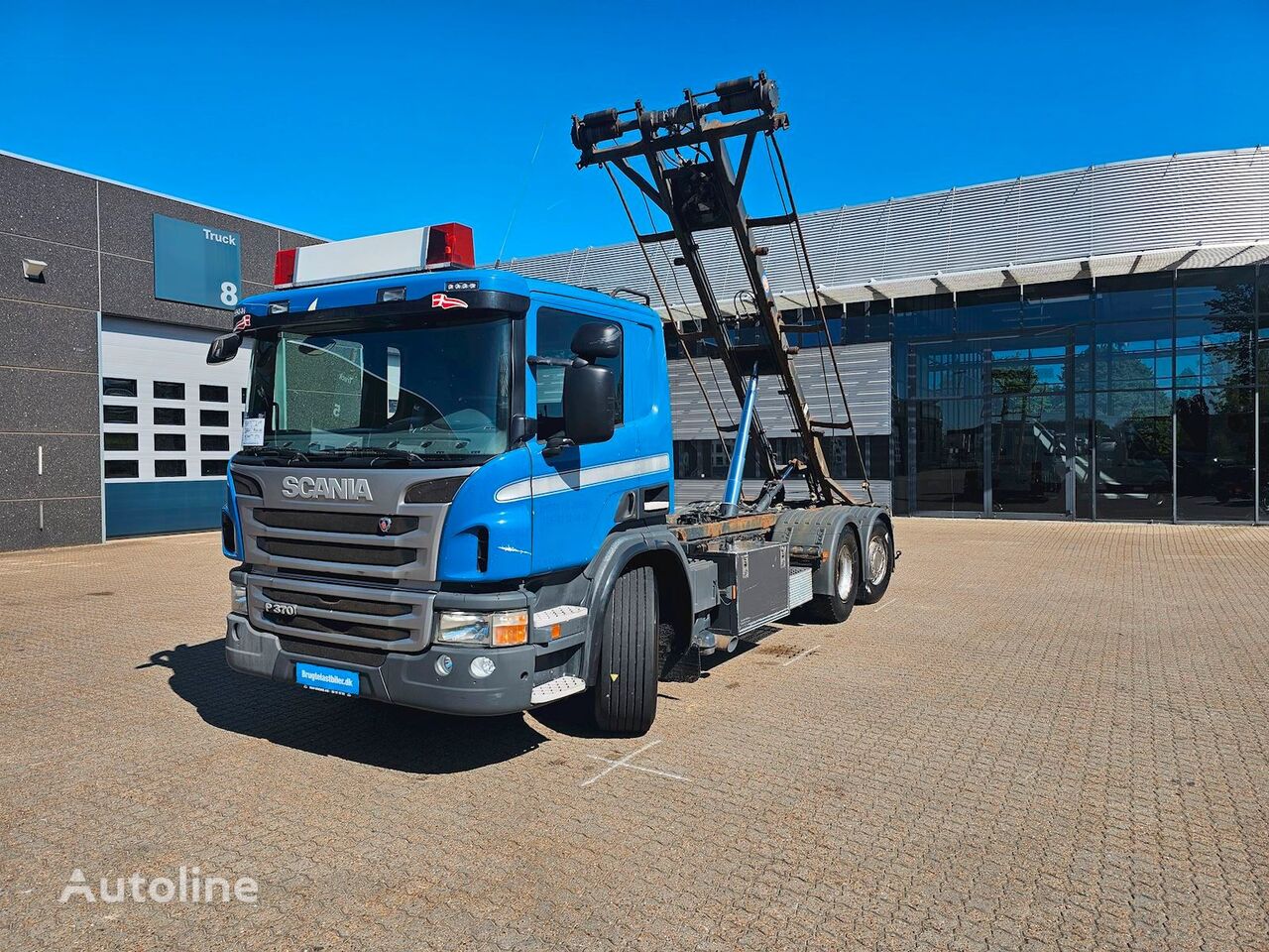 Scania P370 6x2-4 cable system truck