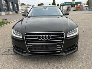 Audi A8 車