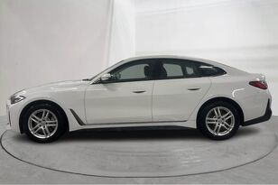 автомобиль BMW i4