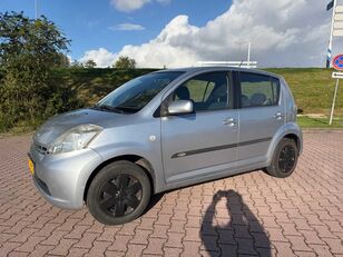 автомобиль Daihatsu Sirion 2