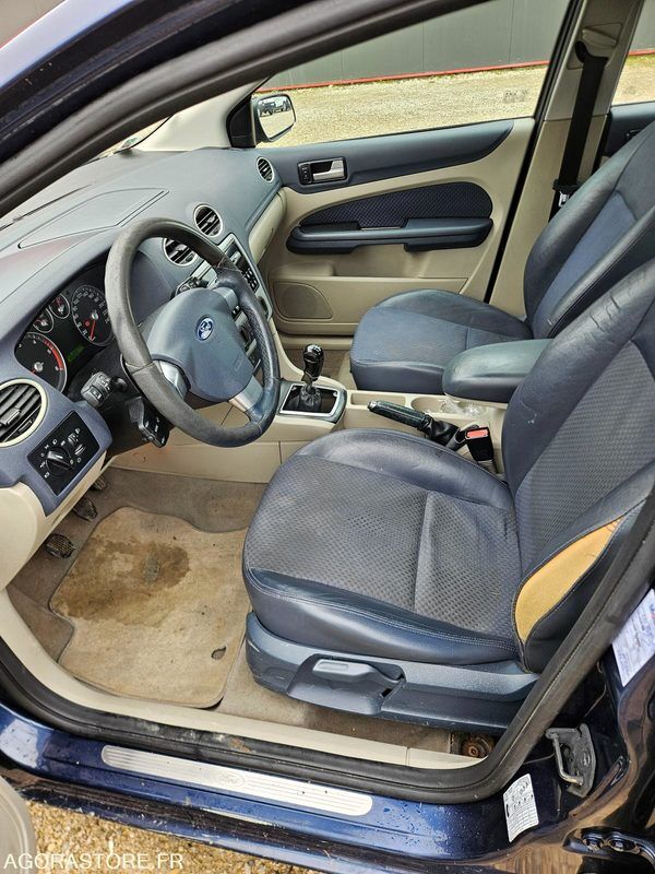 2006 Ford Focus-47592739