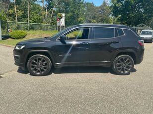 автомобиль Jeep Compass