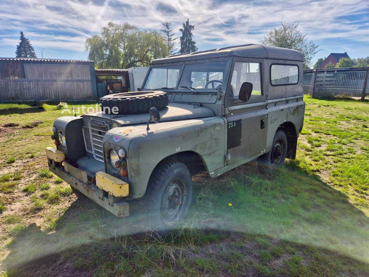Land Rover car - Autoline