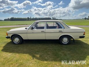 автомобиль Mercedes-Benz 200