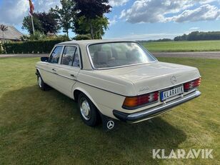 автомобиль Mercedes-Benz 200