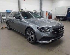 Mercedes-Benz 220d Avantgarde-DistrPlus-Pano-AHK-Ambiente car