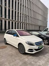 سيارة Mercedes-Benz B 250e