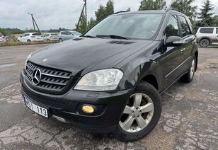 автомобиль Mercedes-Benz ML420
