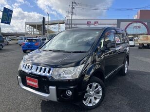 автомобиль Mitsubishi DELICA D:5