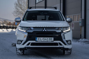 Mitsubishi Outlander 2.4 PHEV 99kw CVT 2019 / AJ NA SPL&Aacute;TKY / PROTI&Uacute;ČET bil