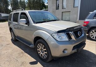 Nissan Pathfinder 車