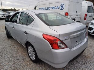 automobile Nissan Versa