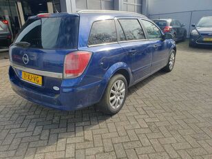 автомобиль Opel Astra