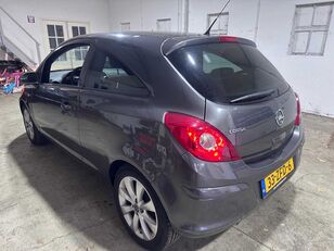 سيارة Opel Corsa