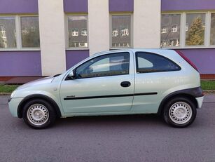 Opel Corsa 1,0i 12V autó