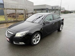 автомобиль Opel INSIGNIA