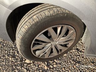 автомобиль Peugeot 208