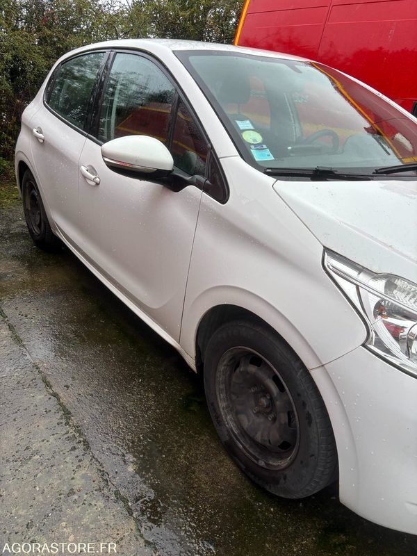 2015 بيجو 208-45210076