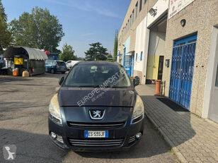 Peugeot 5008 car