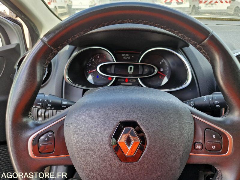 2017 Renault Clio-46834014