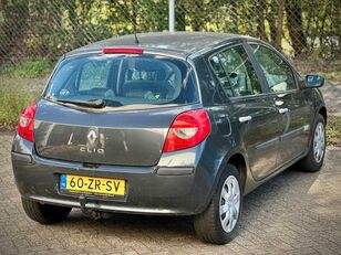 automobile Renault Clio