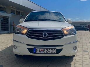 автомобиль SsangYong Rodius