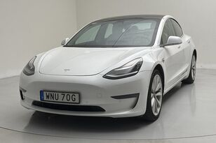 автомобиль Tesla Model 3