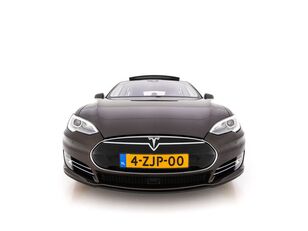 автомобіль Tesla Model S