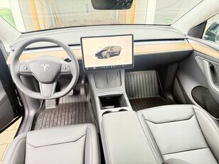 Tesla Y Dual Motor auto osiksi