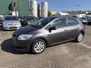 Toyota Auris 1.6-16V Luna Business automobil