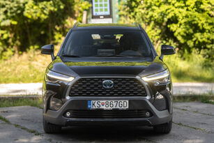автомобиль Toyota Corolla Cross 2.0 Hybrid e-CVT Style AWD / 112kW / Z&Aacute;RUKA / AJ N