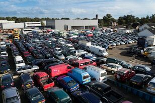 Купить автомобиль Toyota Hilux 2.4 D-4D Double Cab Cool Comfort - Изображение 28 | Autoline KG Автомобиль Toyota Hilux 2.4 D-4D Double Cab Cool Comfort | Изображение 28 - Autoline