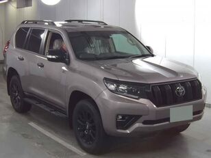 Toyota LAND CRUISER PRADO car