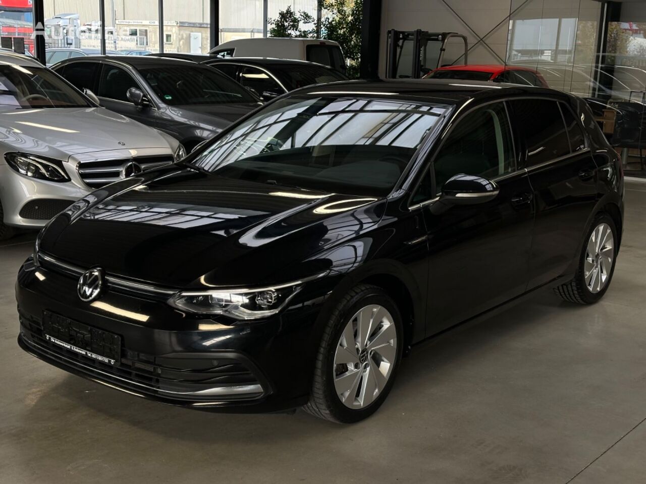 Automobile Volkswagen Golf VIII Lim. Style - Autoline