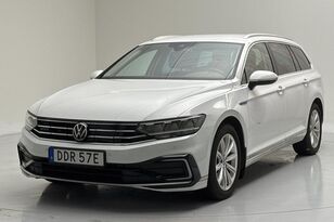 автомобил Volkswagen Passat