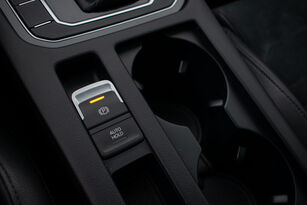 Купити автомобіль Volkswagen Passat Variant 2.0 BiTDI 240k Highline 4MOTION DSG AJ NA SPLÁTKY - Зображення 32 | Autoline UA Автомобіль Volkswagen Passat Variant 2.0 BiTDI 240k Highline 4MOTION DSG AJ NA SPLÁTKY | Зображення 32 - Autoline