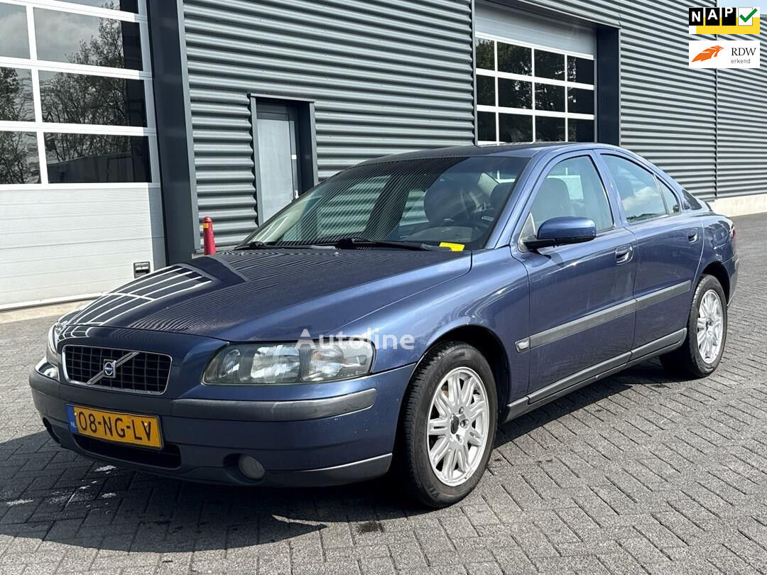 Damaged Volvo S60 2.4 car - Autoline
