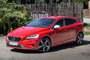Volvo V40 T2 2.0 R-Design Auto