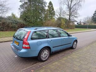 автомобиль Volvo V50