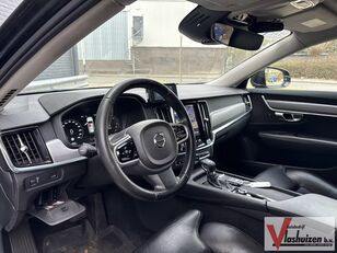 سيارة Volvo V90