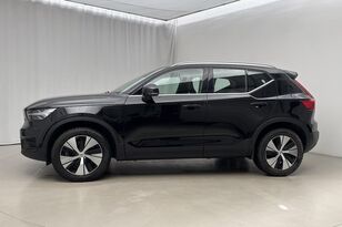 автомобиль Volvo XC40