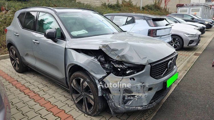 Damaged Volvo XC40 B3 MHEV car - Autoline