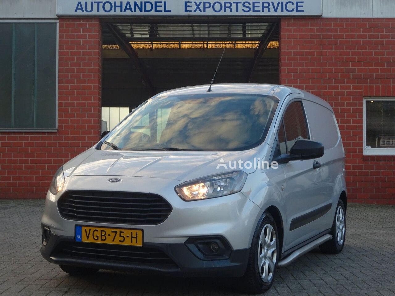 Ford Transit Courier 1.5 tdci, Klima,Navi,DAB+,Tempom car-derived van - Autoline